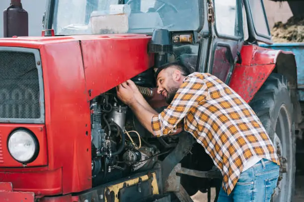 Top 5 Signs Your Tractor Needs Expert Repair in Dallas