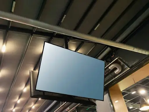 Elevating In-Store Visibility and Interaction Using Bar LCD Displayss