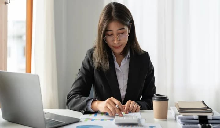 How the Right Bookkeeper in Brisbane Can Help Your Business Grow