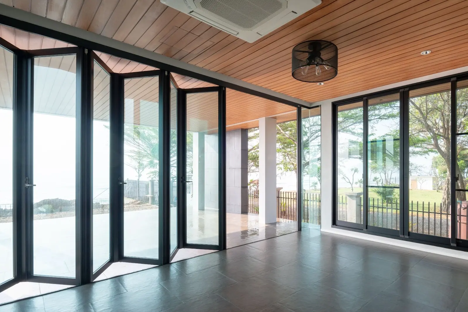 Essential factors to evaluate when selecting long-lasting folding doors for modern renovations