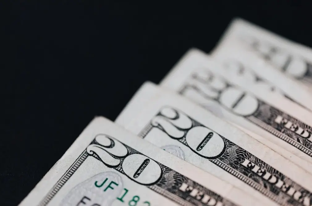 4 Ways Financial Advisors Help Clients Stay on Track